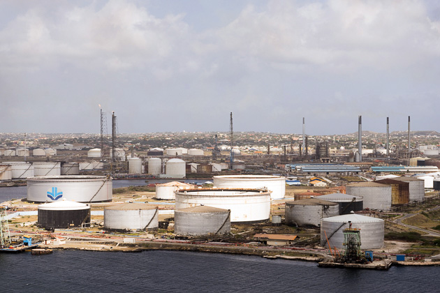 Read more about the article The Infamous Isla Refinery of Curaçao